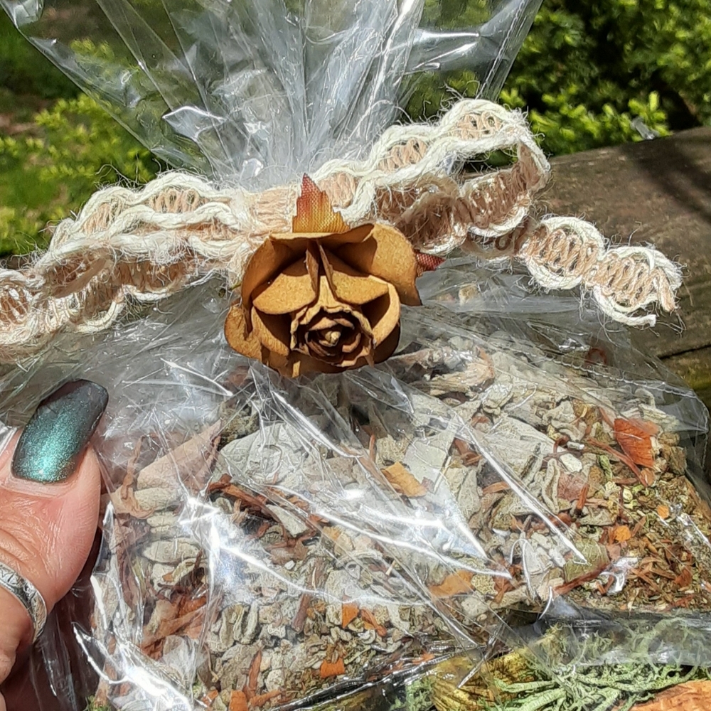 Wildflower/white loose sage